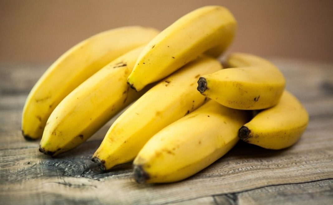 What happens to our body if we eat banana on an empty stomach?
